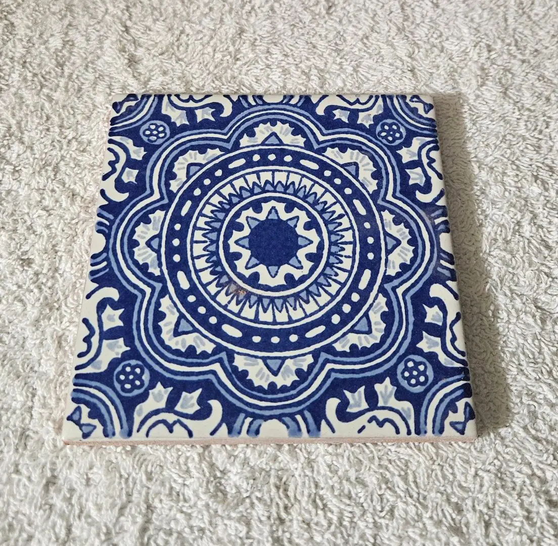 Blue and white decorative mandala tile